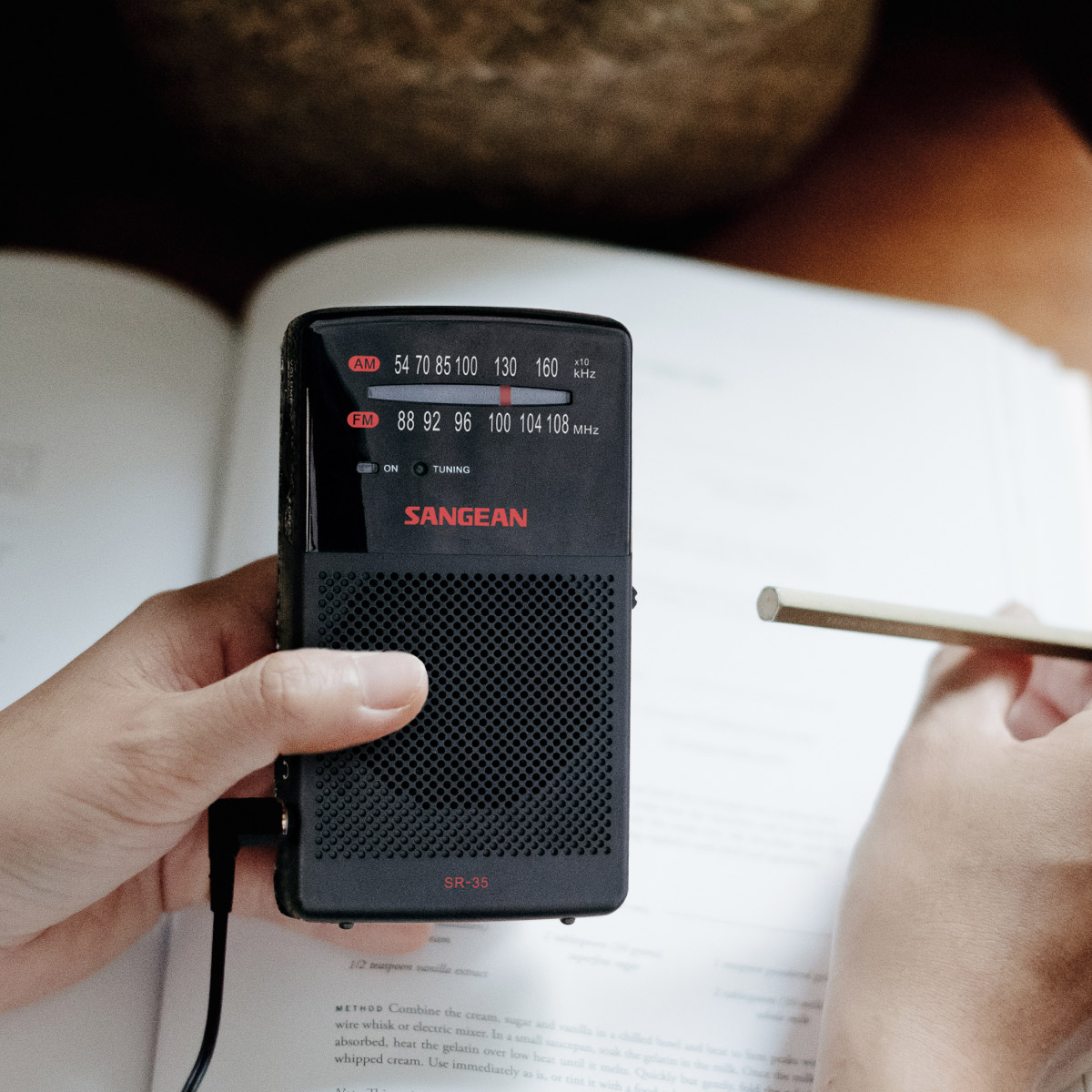 SR-35 AM / FM Pocket Radio
