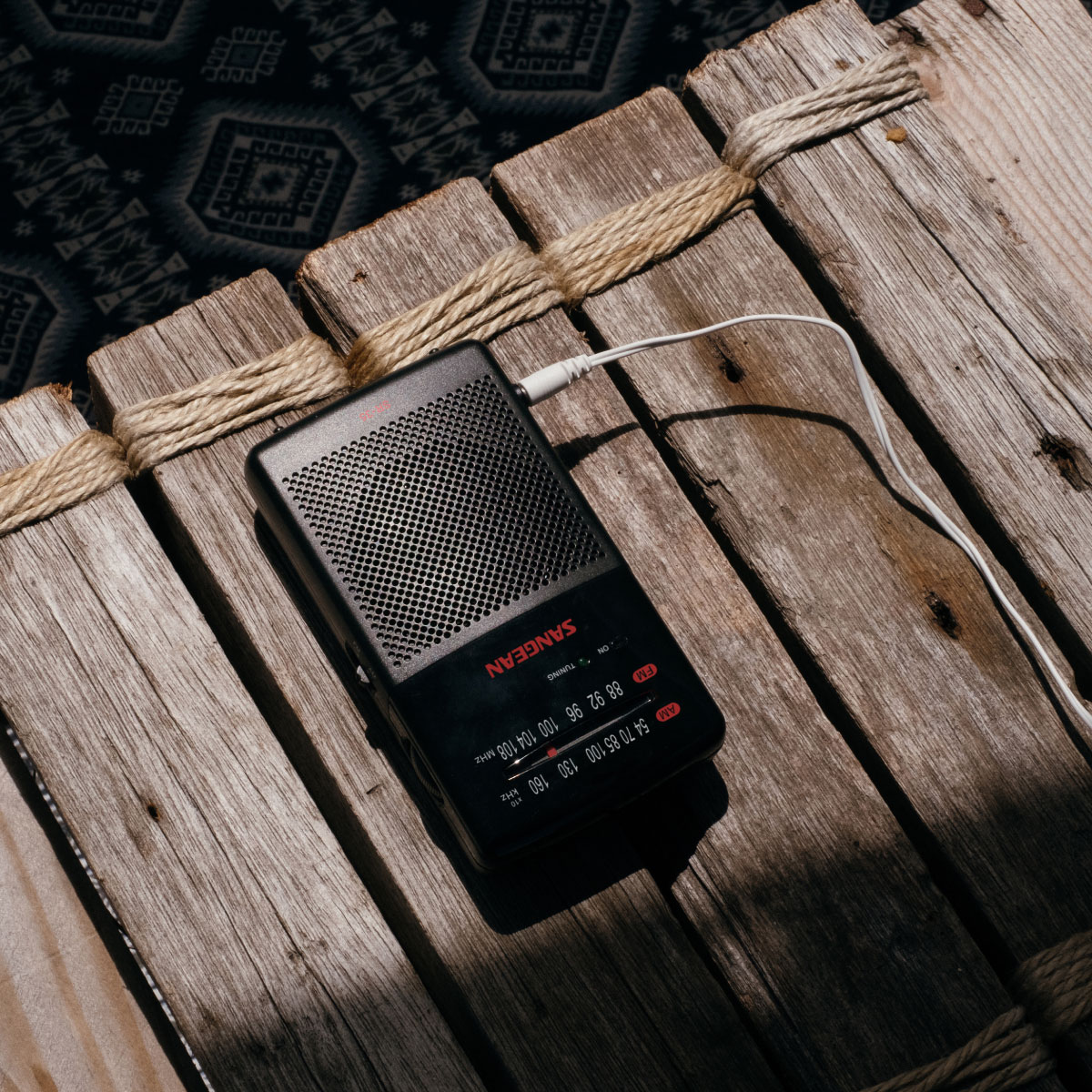SR-35 AM / FM Pocket Radio